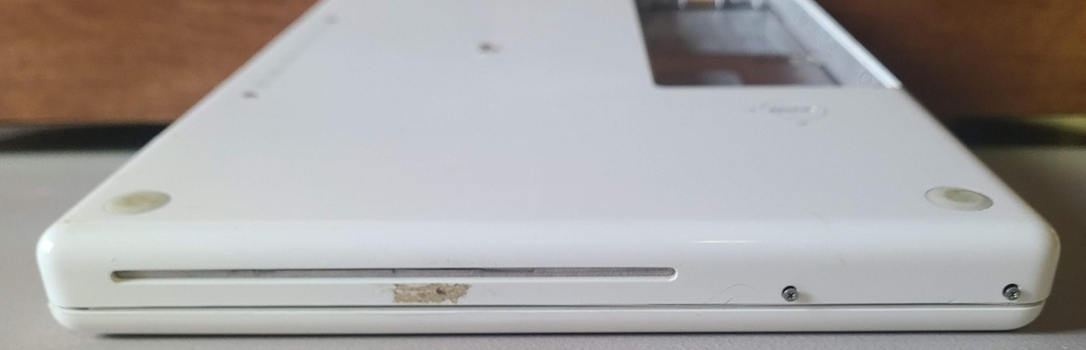 Apple MacBook 13 in 2009 White/Intel Core 2 Duo 2.13 GHz, 160 GB 2