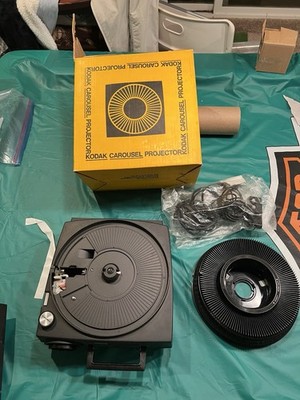 Kodak Carousel 850H Slide Projector With Original Box And Cords Powers On