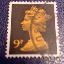 Royaume-Uni Timbre Reine Elizabeth II 9d Pré-décimal noir oblitéré cachet main