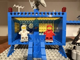 LEGO Space: Space Command Center (Craterplate version) 493-3 RARE and COMPLETE