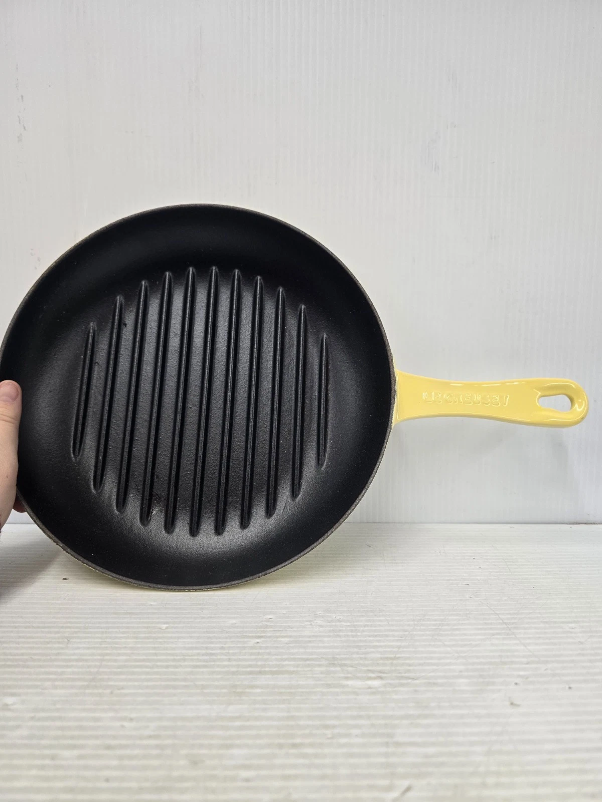 9.5 Inch Round Yellow Le Creuset Grill Cooking Pan