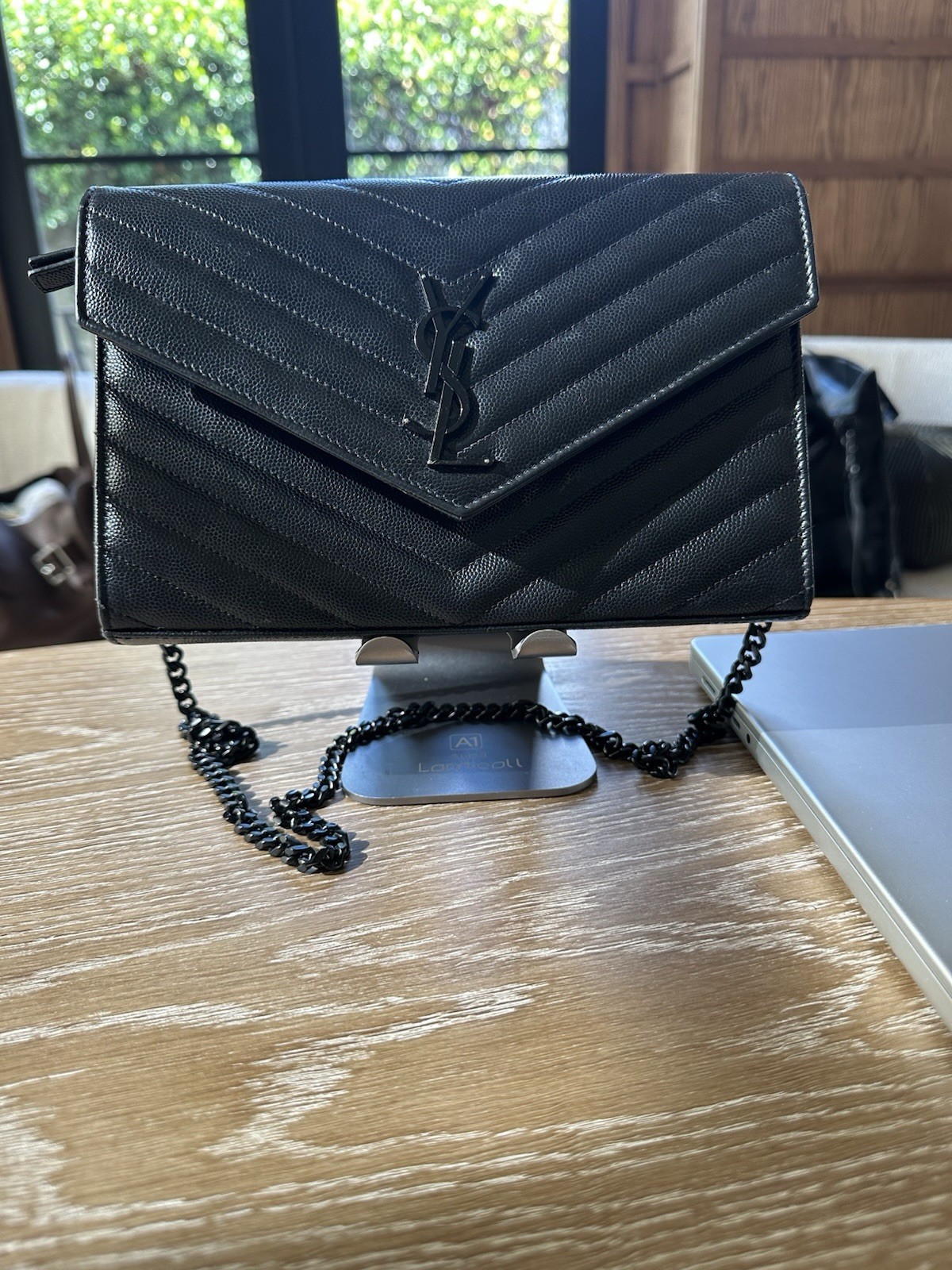 Borsa a tracolla YSL Yues Saint Laurent nera catena Cassandre busta pelle