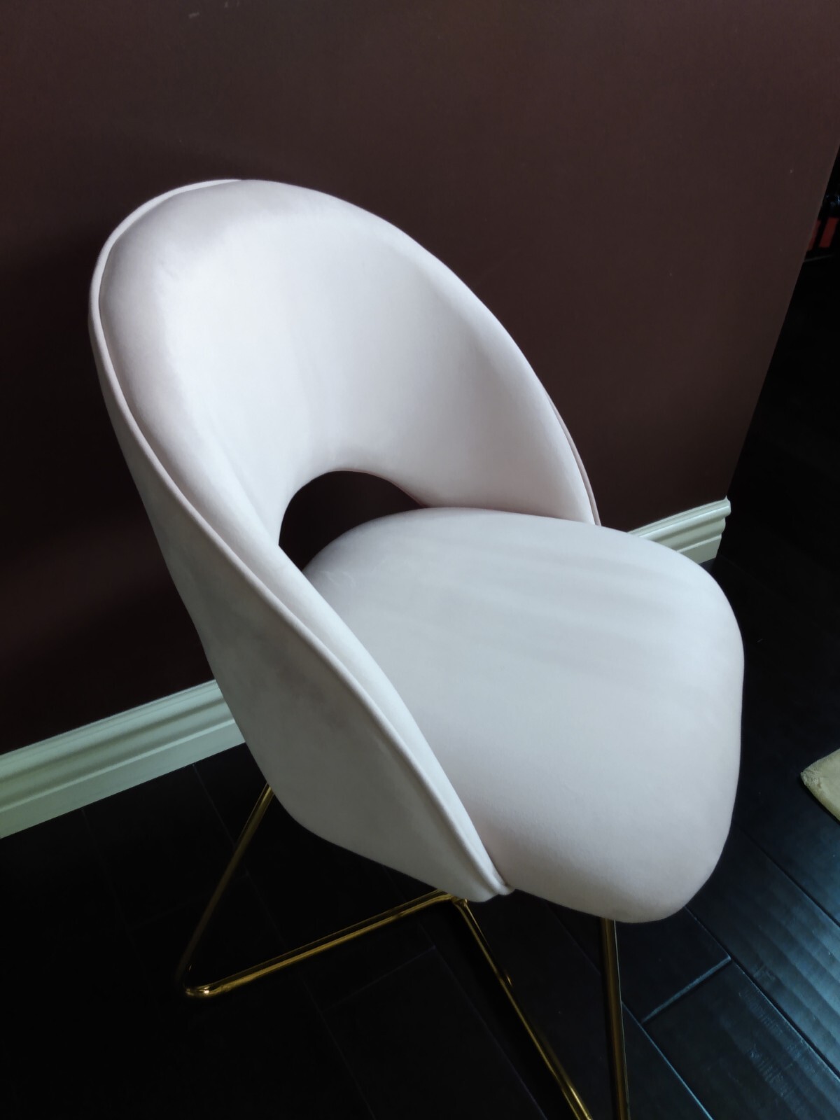 Velvet Comfy Pink Accent / Lounge Chair - gold legs great condition super clean