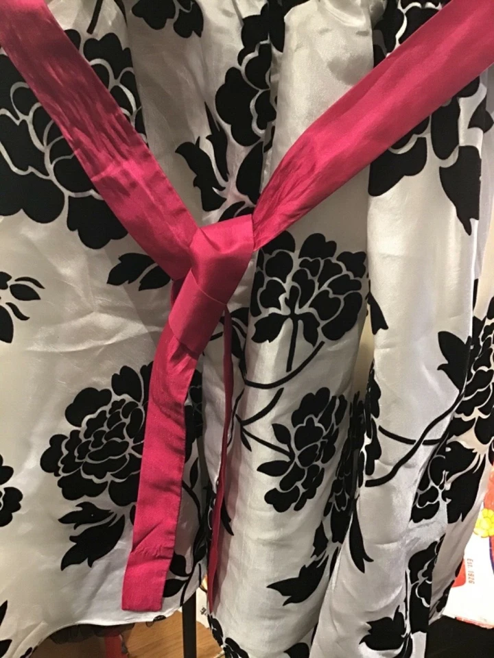 Jona Michelle Girls Dress Size 6 Black and White Pre Owned in Good Condition  - Image 4 of 4