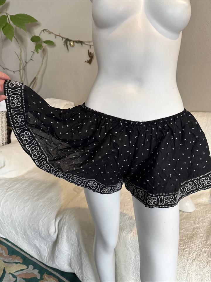 Urban Outfitters ecoté Mid Rise Mini Shorts Size M Black With Silver - Image 2 of 4