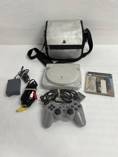 SONY PS1 SCPH 101 w/ LCD Screen Cords Controller & 1 Game in Bag (Works)