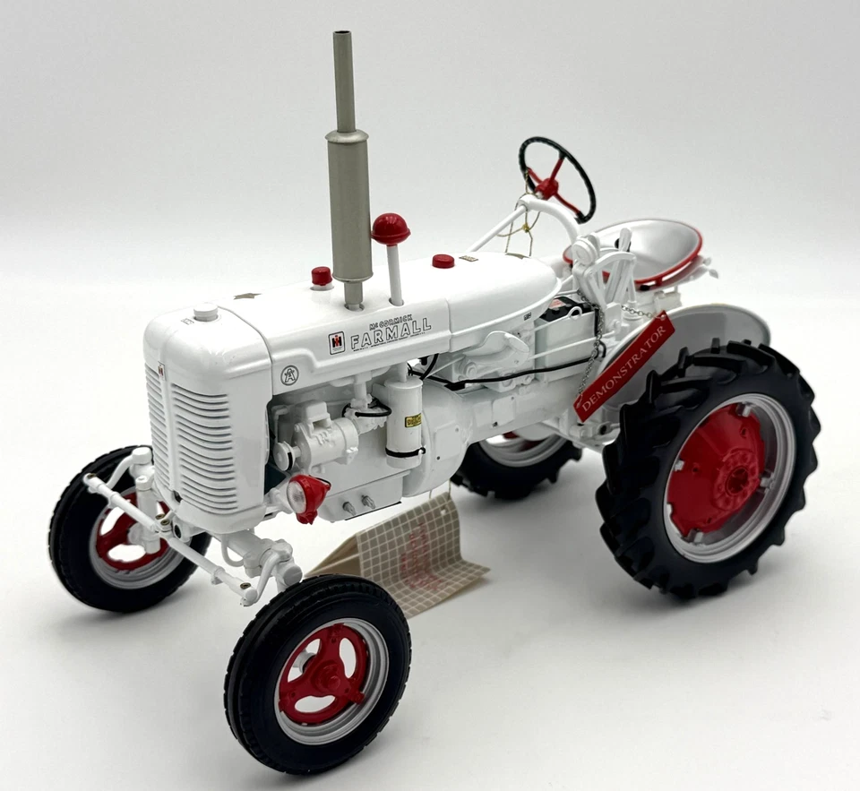 Franklin Mint - The Farmall Super A Demonstrator Tractor - 1:12 Scale - Image 3 of 4