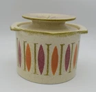 Red Wing Pottery lidded bean pot in the Pepe pattern 6.75 diameter 5.75 tall MCM