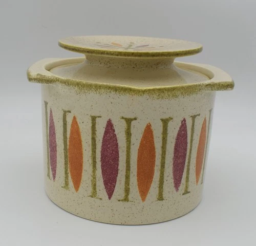 Red Wing Pottery lidded bean pot in the Pepe pattern 6.75 diameter 5.75 tall MCM