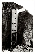 FLORENCE, OREGON - STAIRWAY ENTRANCE SEA LION CAVES - SAWYER REAL PHOTO POSTCARD