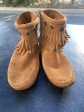 Minnetonka 692 Brown Suede Two Fringe Side Zip Womens Moccasin Ankle Boots Sz 6
