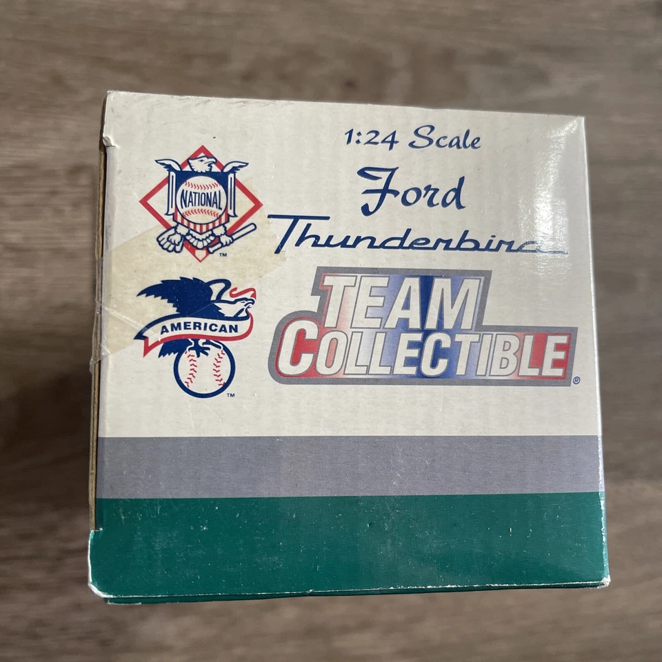 Ford Thunderbird Toronto Blue Jays de colección rosa blanca escala 1:24 SELLADO Foto 3 de 4