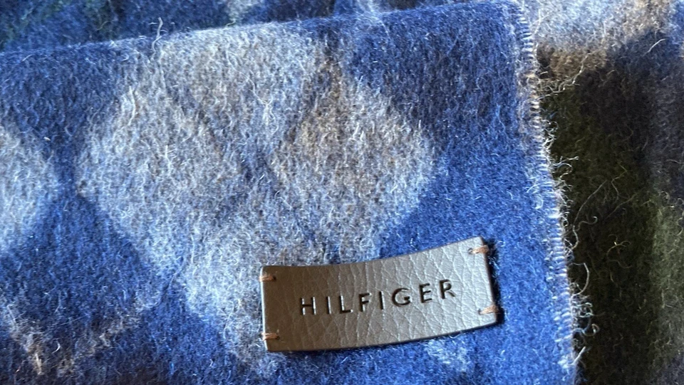 BUFANDA TOMMY HILFIGER 100% LANA DE CORDERO Foto 3 de 4