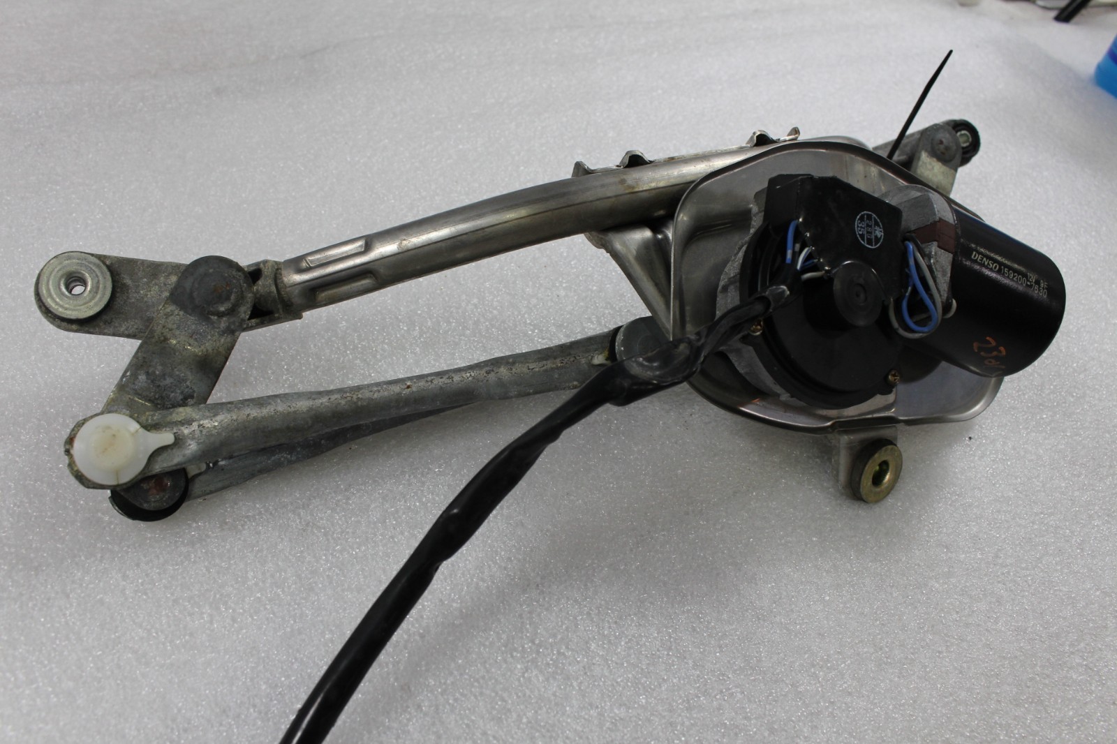 Maserati Quattroporte, Windshield Wiper Transmission w/ Motor, Used