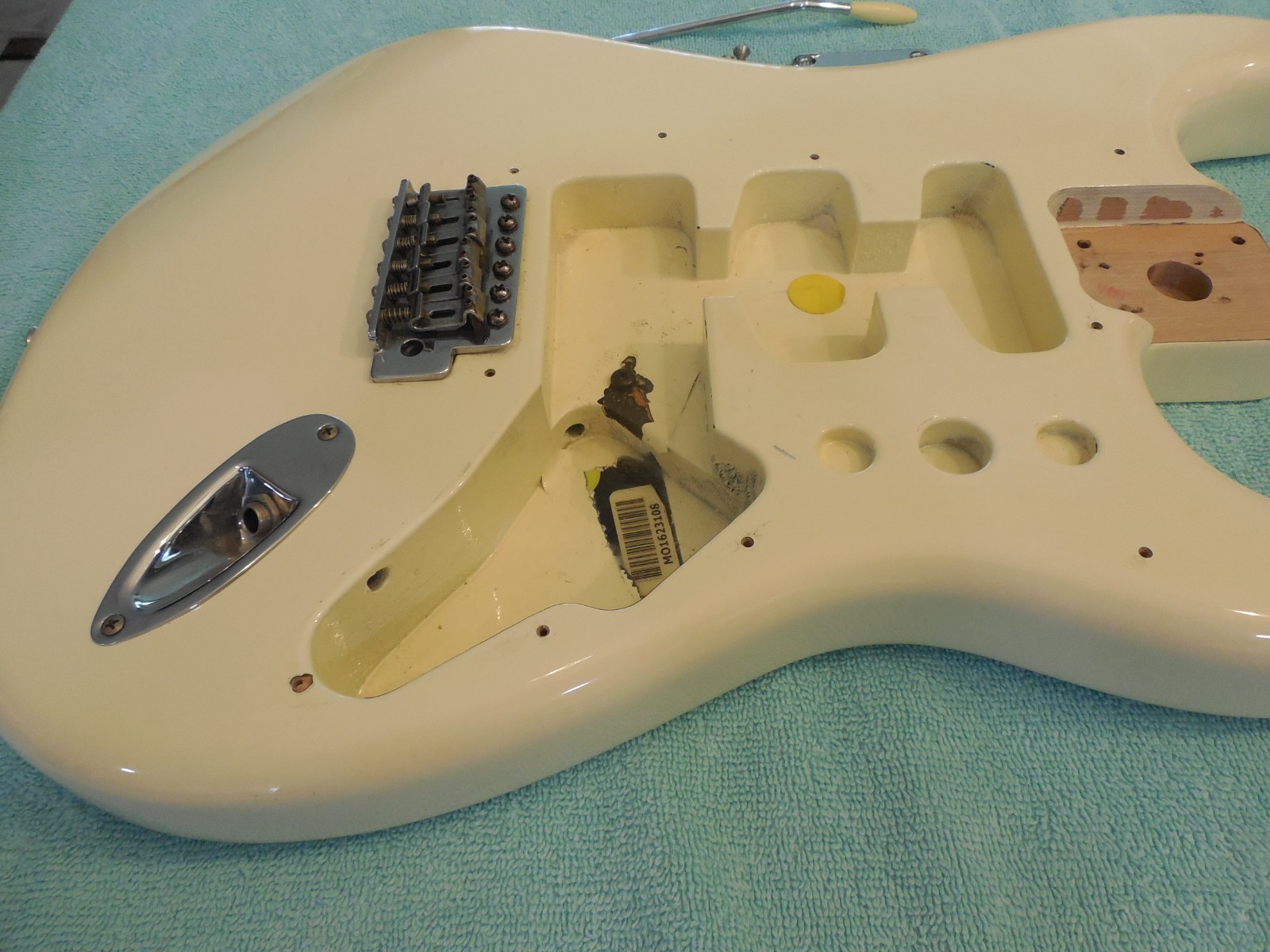 Fender Stratocaster MIM Body w/Hardware Arctic White. Excellent