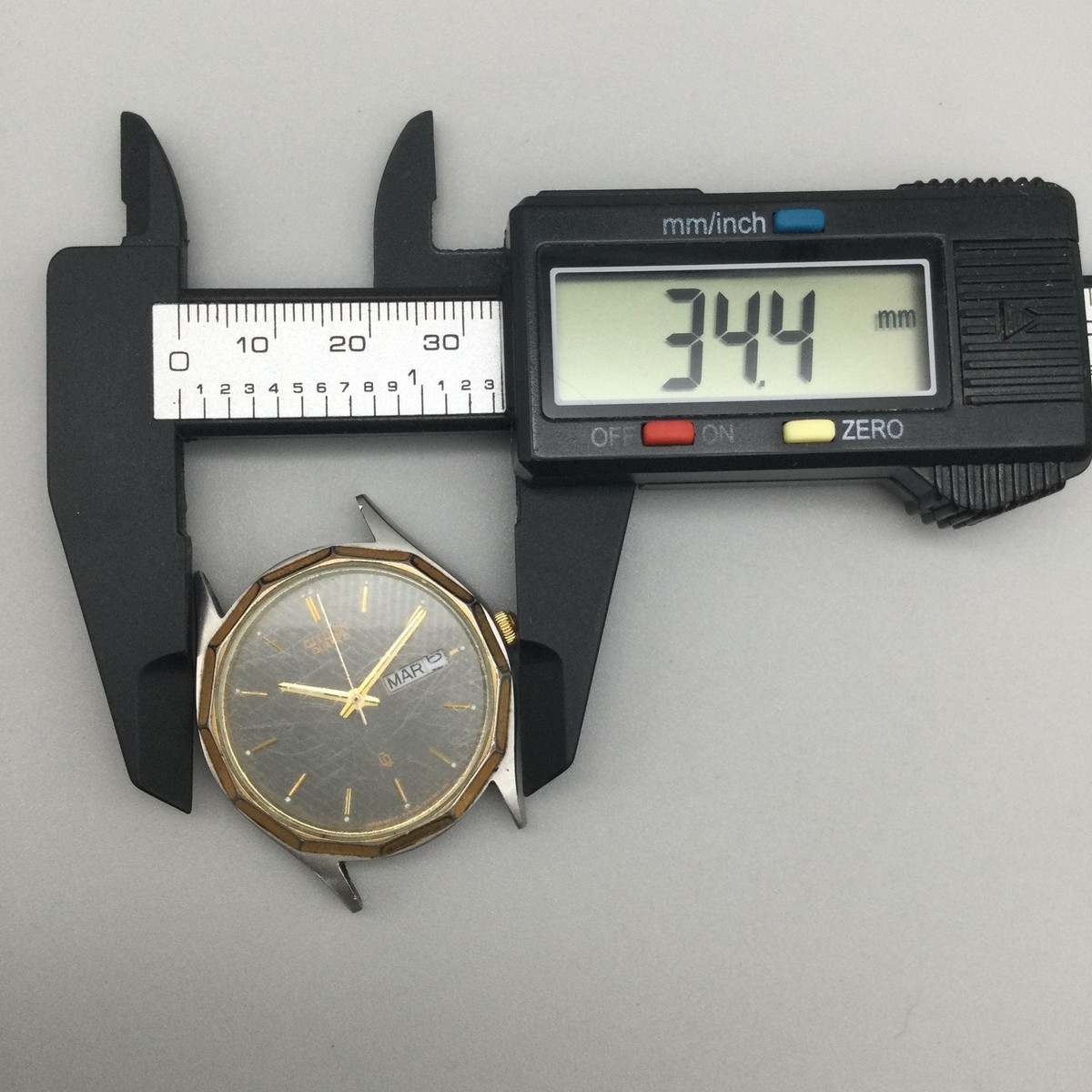 Vintage Citizen Quartz Mens Watch 34mm 6100-S18655 Two Tone DATE