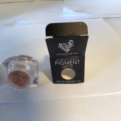 Younique Moodstruck Minerals pigmento opaco (GIDDY) ombretto colore 0,03 oz - Foto 4 di 6