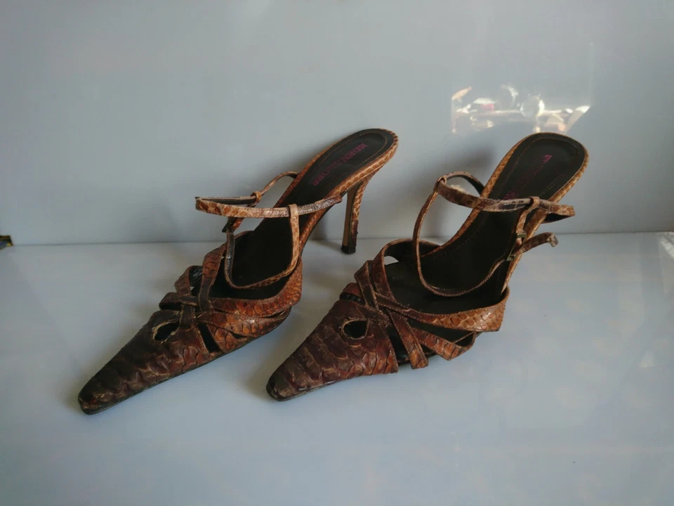 EDEN SHOES : paire d,escarpin en peau de serpent, pointure 37 , talons haut - Photo 2/4