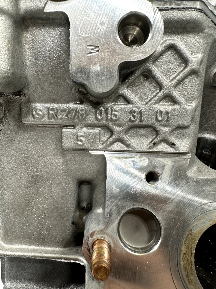 11-20 MERCEDES W218 CLS550 S550 CL550 4.7L IZQUIERDO MOTOR CULATA Y CUBIERTA OEM Foto 3 de 4