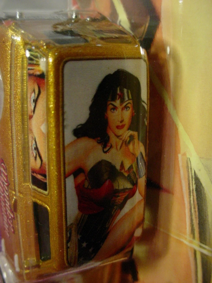 Wonder Woman '67 AUSTIN MINI VAN☆gold;real riders☆2018 Hot Wheels DC POP CULTURE - Image 3 of 3