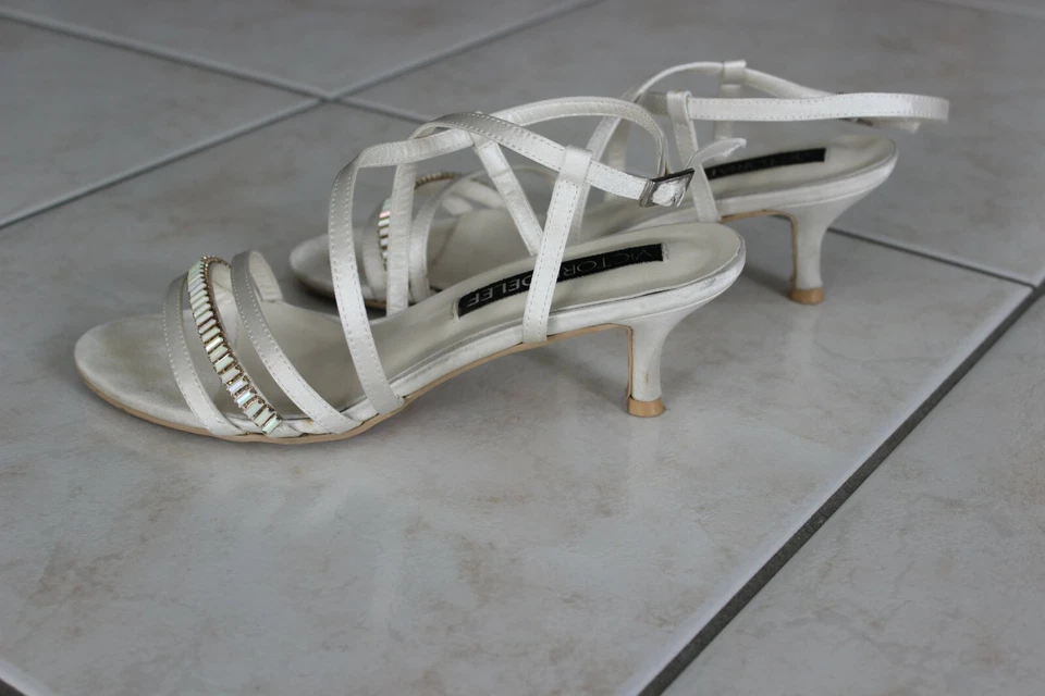 CHAUSSURES SANDALES DE SOIREE OU MARIAGE VICTORIA DELEF - POINTURE 38 - Photo 2/2