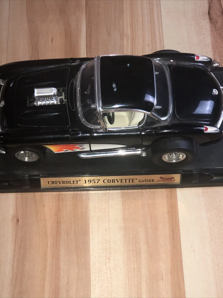 Chevrolet Chevy Corvette Gasser 1957 Road Signature escala 1/18 Die Cast Car  Foto 3 de 4