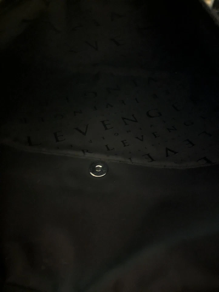 Funda para Tableta/Documentos Levenger Acolchada de Nylon con Borde de Cuero Negro 15w 12t 1d Foto 2 de 3