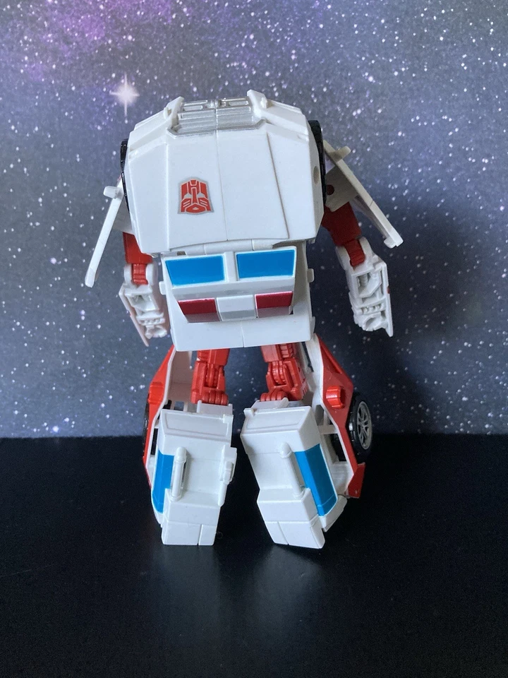 Hasbro Transformers Combiner Wars First Aid Deluxe Class Figure Defensor CW G1 - Image 4 of 4