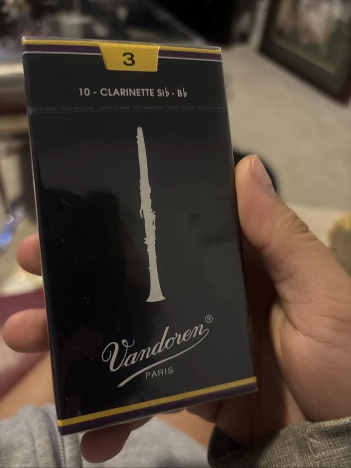 Clarinete Solista Selmer com Estojo Rígido e Um Pacote de Leituras Apenas para Peças - Imagem 4 de 4