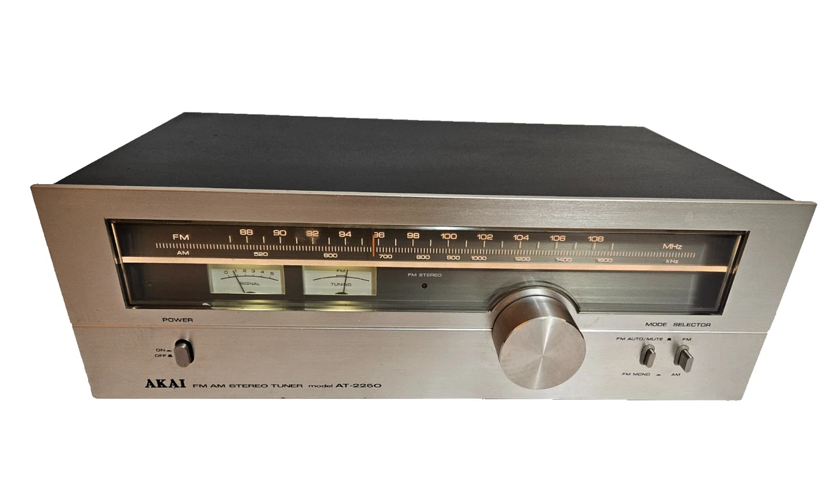 Tuner Akai AT-M5L Synthétiseur Numérique Vintage LW/MW/FM – Occasion