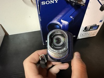 【極美品】SONY Handycam DCR-SX41 レッド　ほぼ新品！ Amazon | SONY デジタルビデオカメラレコーダー SX41 レッド DCR-SX41