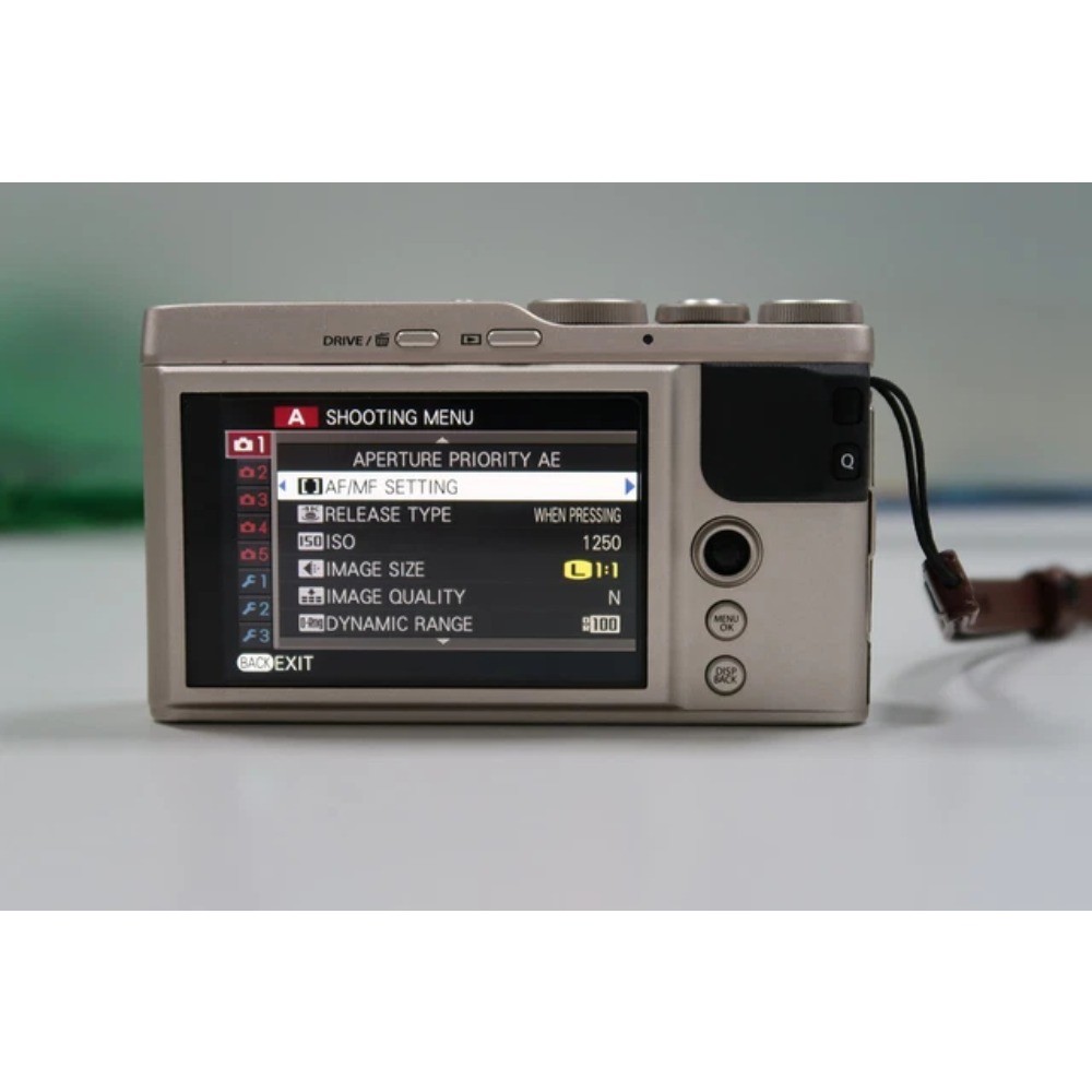 FUJIFILM デジタルカメラ Fujifilm Fuji XF10 24.2 MP w/3-Inch LCD Touchscreen Digital Camera