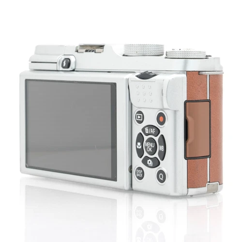 Fujifilm X-M1 16.3MP Digital Camera Only Body with Charger - 95% New - Picture 3 of 9