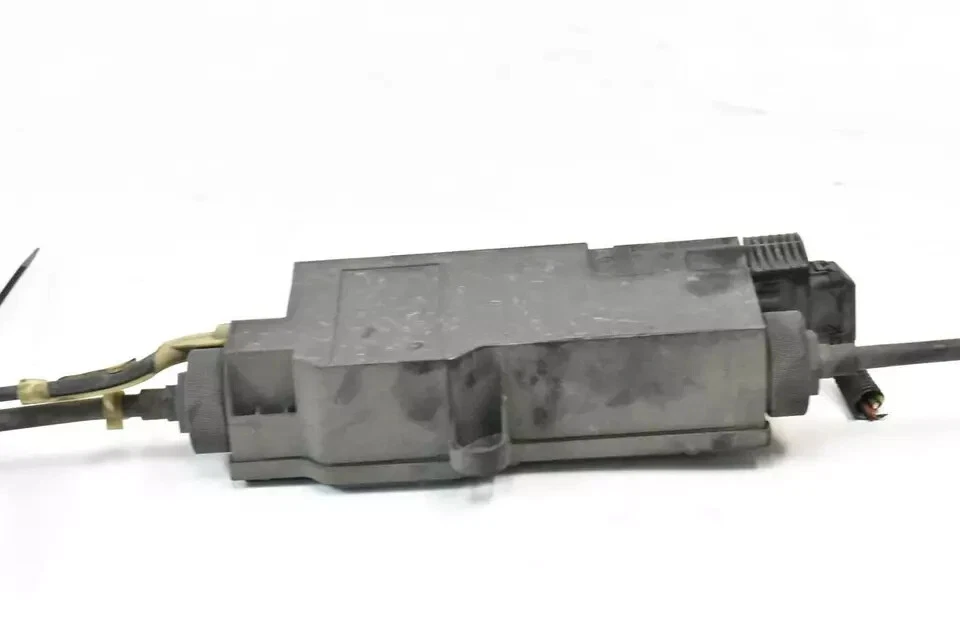 07-14 Actuador de freno eléctrico de emergencia para estacionamiento Mercedes W221 S400 CL550 OEM Foto 3 de 4