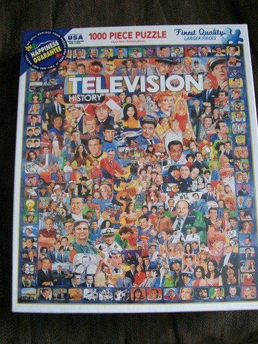 A 1000 PIECE JIGSAW PUZZLE BY WHITE MOUNTAIN - TELEVISION HISTORY 100