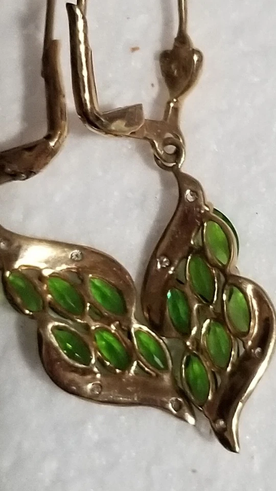 Pendientes de oro 10K con diopsido cromado  Foto 3 de 4