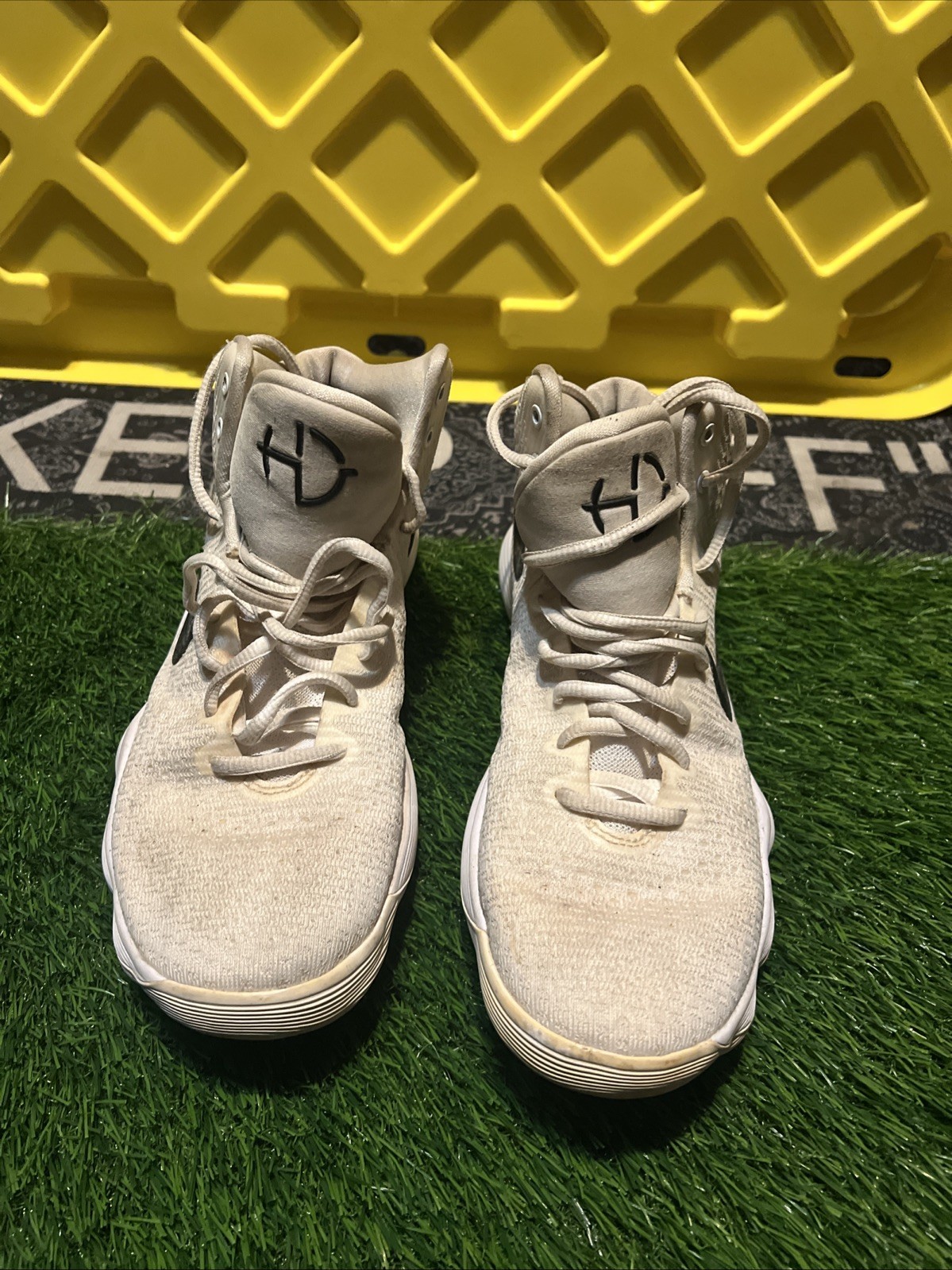 Size 9.5- Nike Hyperdunk 2017 White - image 1