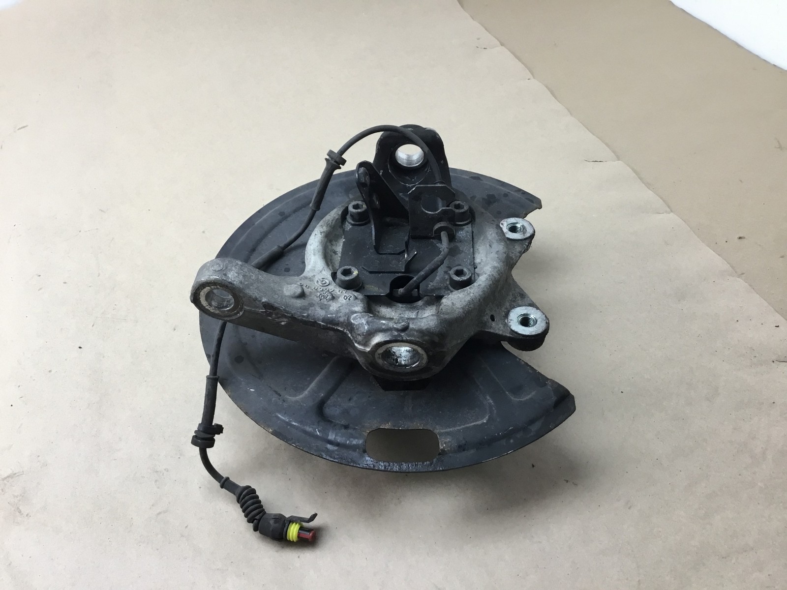 Maserati Coupe GT 2003 Front Left Driver Spindle Knuckle Hub 02-06 ;:Y