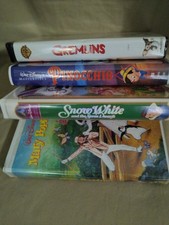 4 PC LOT OF VINTAGE VHS MOVIES TAPES  GREMLINS MARY POPPINS SNOW WHITE PINOCCHIO