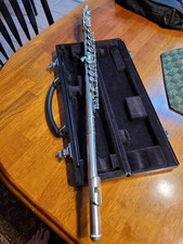 Yamaha (closed hole) Flute-Model YFL 22N-BEAU...