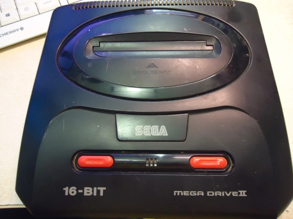 Sega Megadrive 2 II Consola probada ok sin nada mas Pal España - Imagen 1 de 4