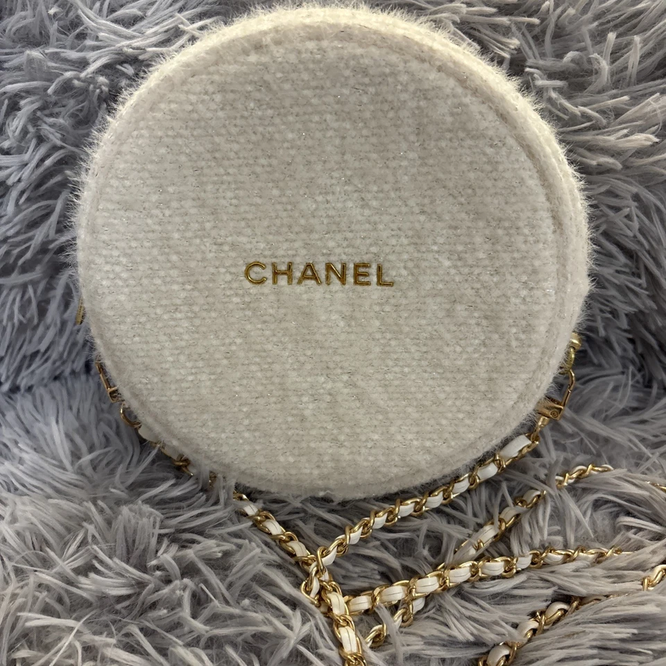 ¡NUEVO EN CAJA! Bolso de Mano Chanel Beaute Redondo VIP con Cadena Blanca y Dorada. ¡Adición limitada! Raro Foto 3 de 4