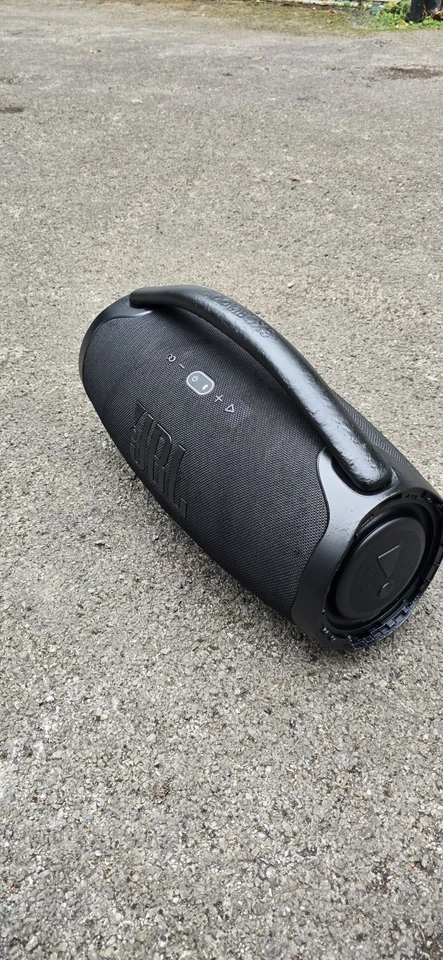 JBL Boombox3 Waterproof Anti-Slip Handle for Improved Grip and Control - Image 2 of 4