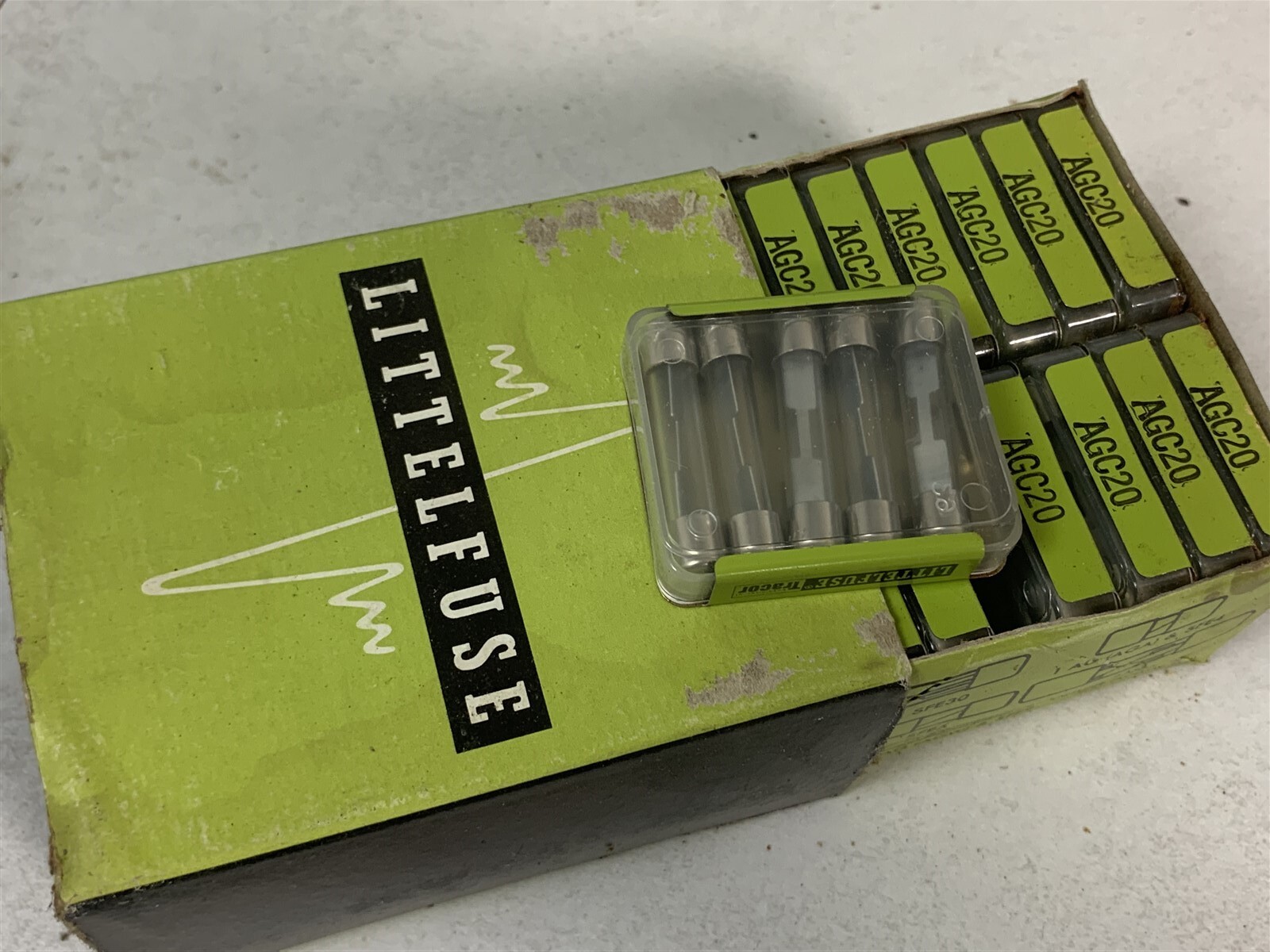 NOS(100 pcs) Littelfuse AGC-20 20 Amp 32 Volt Automotive Fuse K5-6