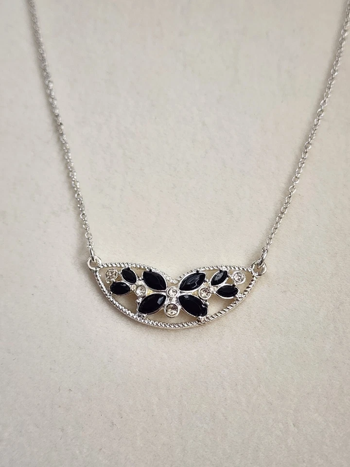 Новый NRT подписанный бабочка черный камень и серебряная пластина ожерелье и серьги комплект коробка - Изображение 4 из 4