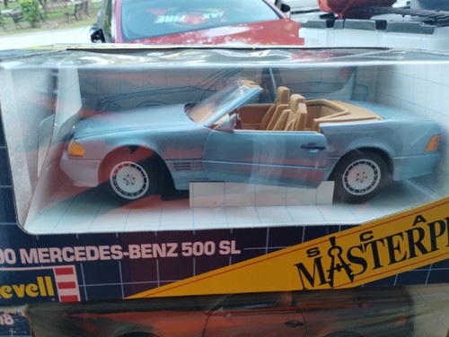 Revell 1990 Mercedes-Benz 500SL Hardtop Cabriolet 1:18 Scale Diecast Model Car - Picture 3 of 3