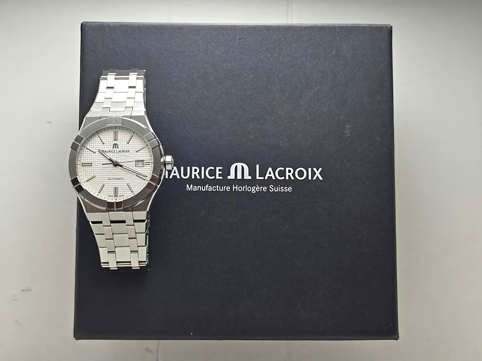 Maurice Lacroix AIKON White Automatic Bracelet Watch 42mm image 5