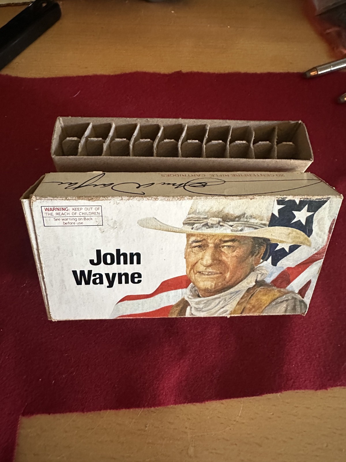 JOHN WAYNE - Winchester 32-40 Cartridge Box  Empty With Insert