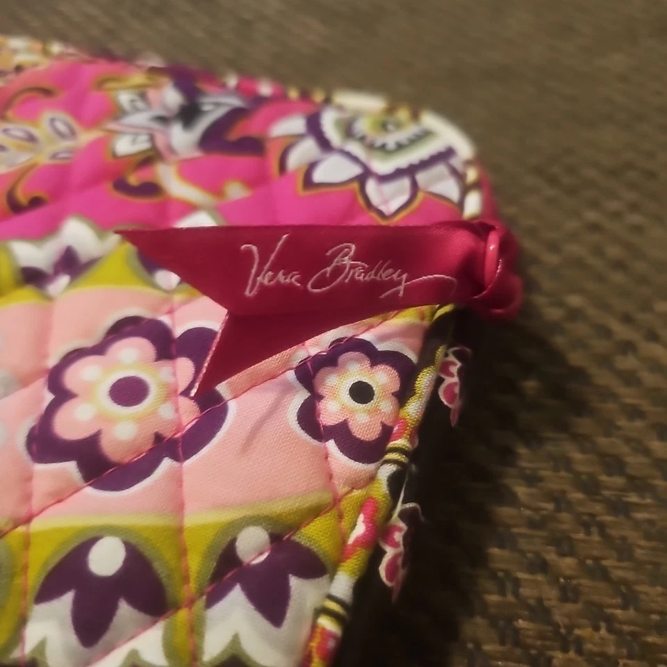 VERA BRADLEY HOT PINK IPAD QUILTED CASE~HARDLY USED 10”X8.5” Pink Zipper  - Image 2 of 4