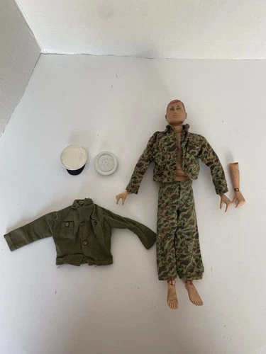 Vintage 1964 Hasbro GI Joe Painted Red Hair Scar USA Blue Eyes W/ Clothes Hats